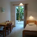 Yiannis Yard & 4*