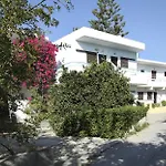 Yiannis Yard & Apart Otel 4*