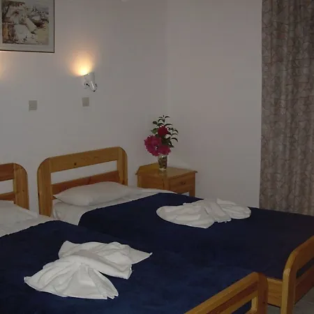 מלון דירות Yiannis Yard & 3*