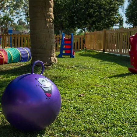 아파트호텔 Yiannis Yard & 3*