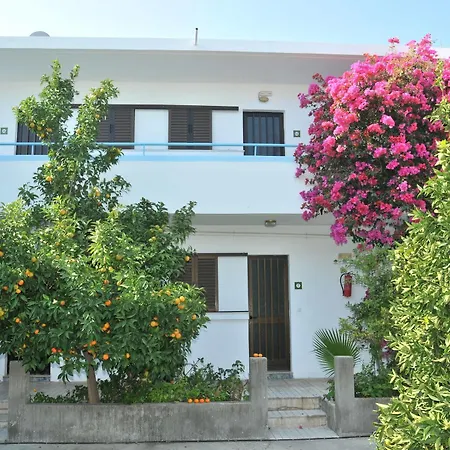 Yiannis Yard & 아파트호텔 3*