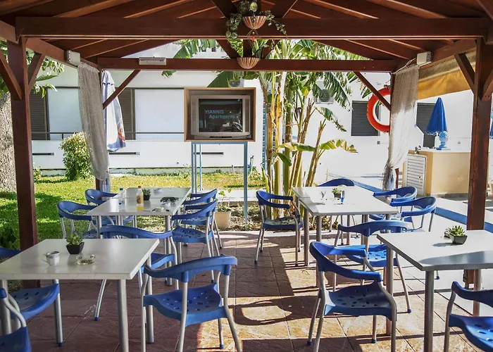 Hotel apartamentowy Yiannis Yard &