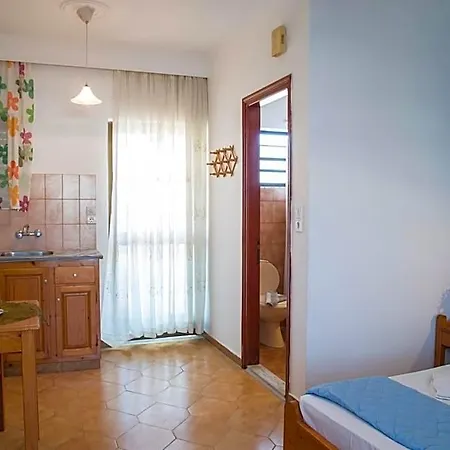 Yiannis Yard & 4*