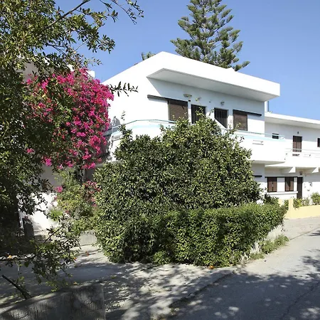 Yiannis Yard & شقة فندقية 3*