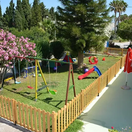 Yiannis Yard & 4*