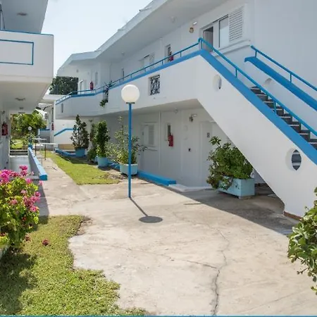 Yiannis Yard & Aparthotel 3*