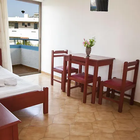 Yiannis Yard & Hotel de apartamente 3*