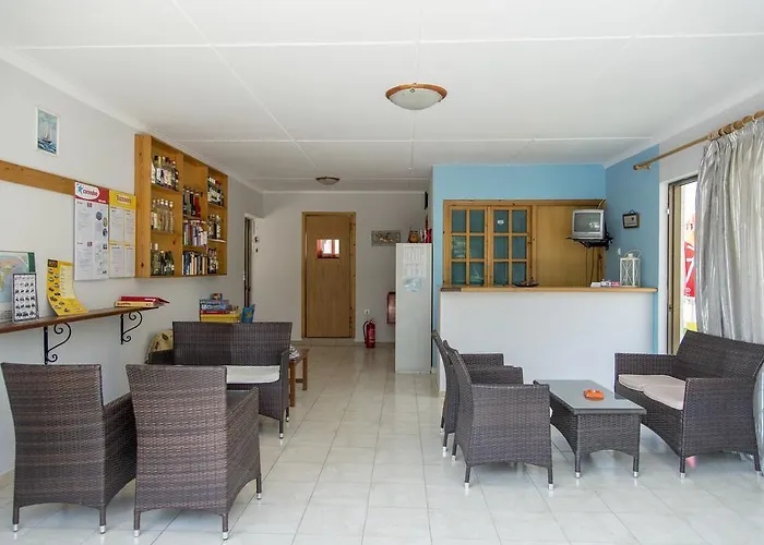 מלון דירות Yiannis Yard & 4*