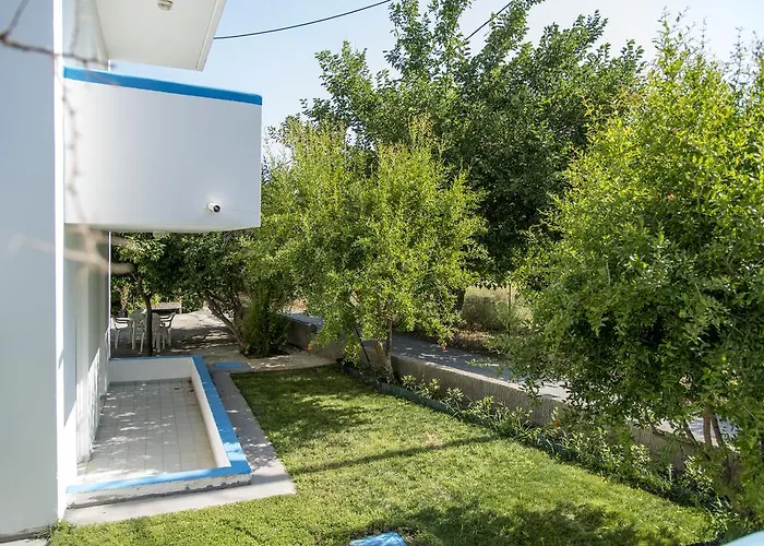 מלון דירות Yiannis Yard & 4*