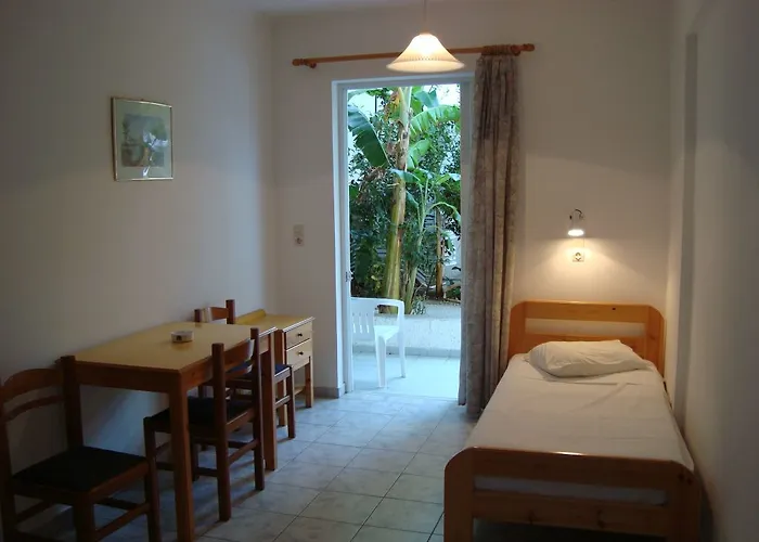 Yiannis Yard & 4*