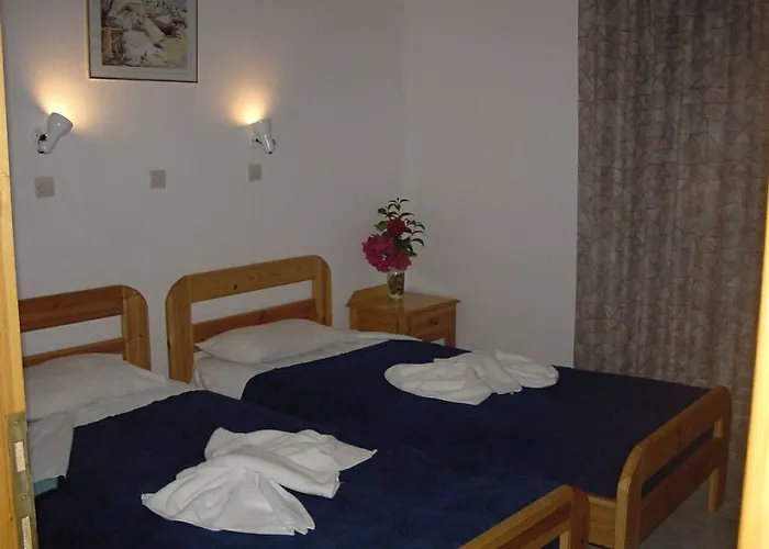 מלון דירות Yiannis Yard & 4*