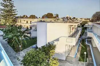 Yiannis Yard & העיירה קוס