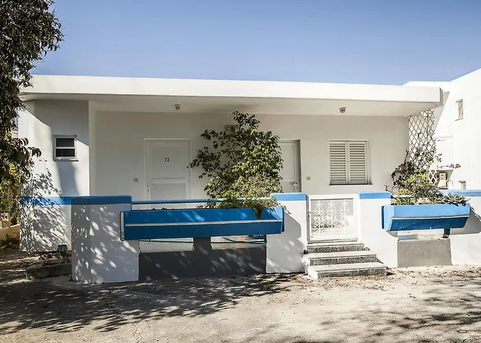 Yiannis Yard & מלון דירות 4*