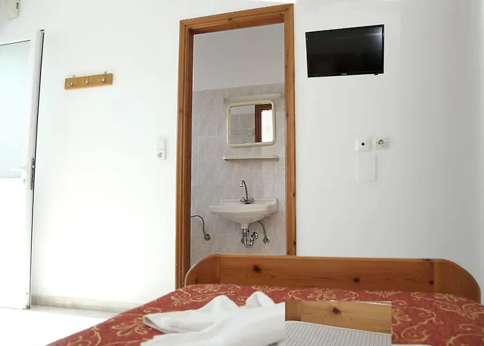 Yiannis Yard & מלון דירות 4*