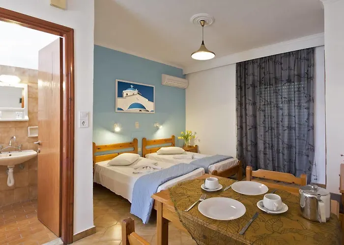 Yiannis Yard & מלון דירות 4*