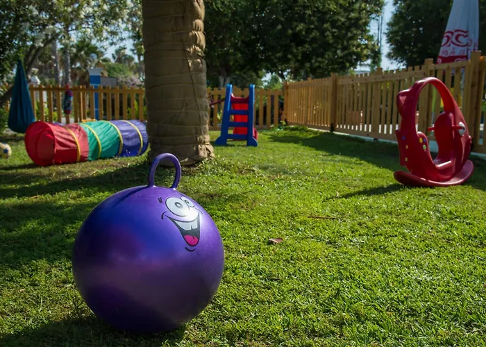 מלון דירות Yiannis Yard & 4*