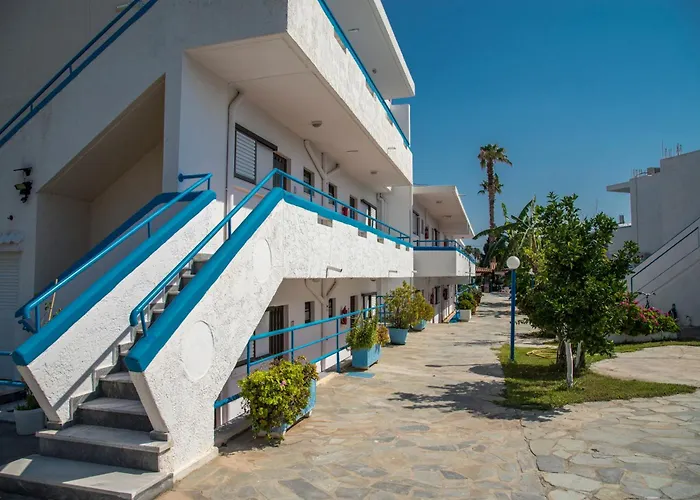 Yiannis Yard & מלון דירות העיירה קוס
