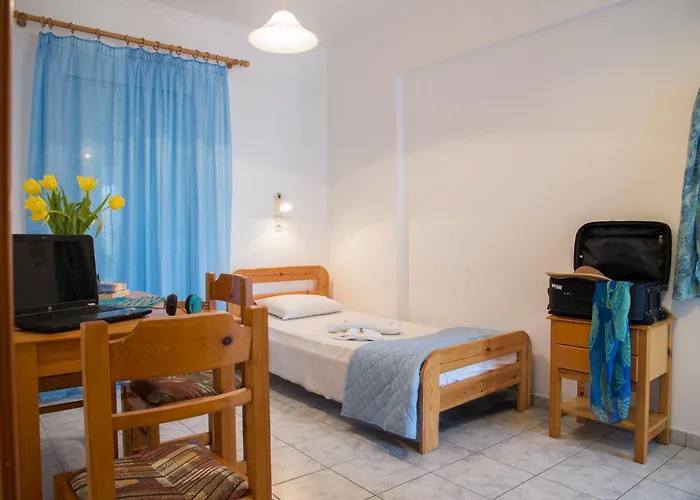 Yiannis Yard & מלון דירות 4*